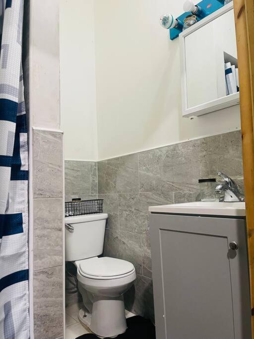 Cozy Studio Staycation - Brooklyn Close To Train Stations New York Exterior photo