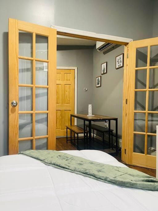 Cozy Studio Staycation - Brooklyn Close To Train Stations New York Exterior photo